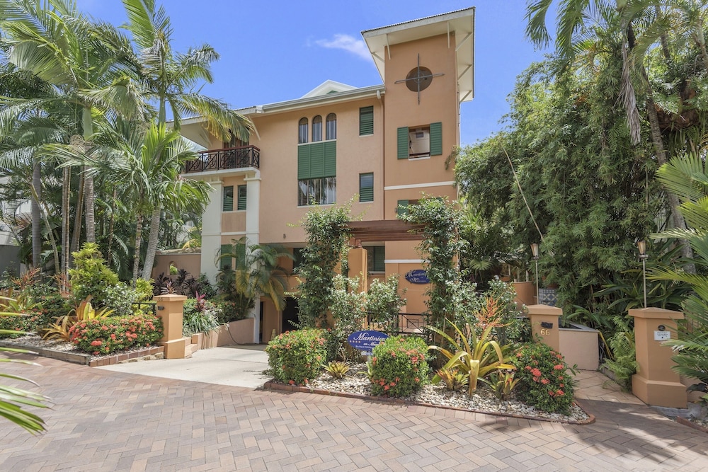 Martinique On Macrossan