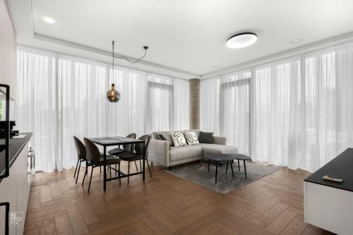 Comfortable 2 BD Apartment by Domvia — 4-Star Luxury Hotel in Kaunas, Lithuania