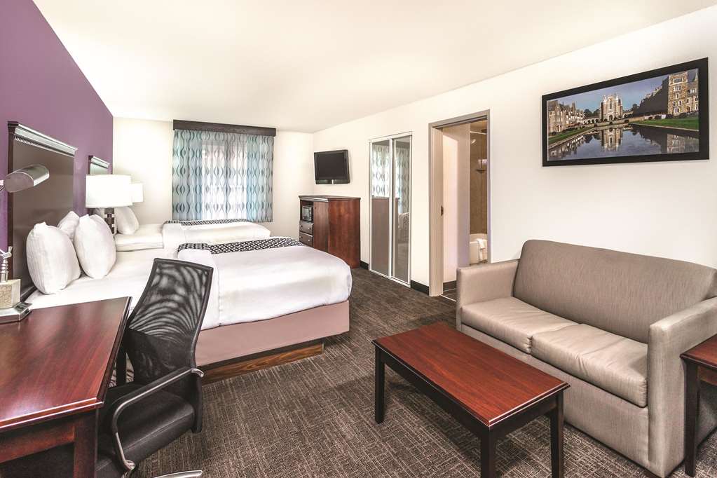 La Quinta Inn & Suites by Wyndham Rome - photo 21