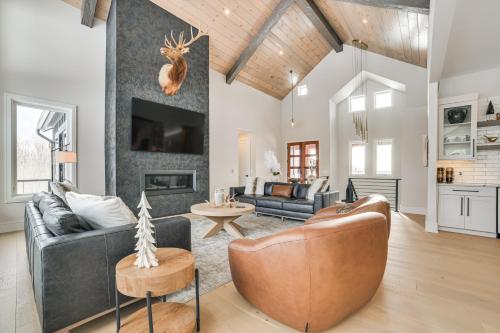 Shuttle to Ski Slopes Hot Tub Haven in Boyne Mtn — hotel in Boyne City