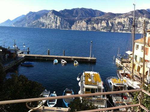 Charmante Apartament Lake Front — 4-Star Luxury Hotel in Malcesine, Italy