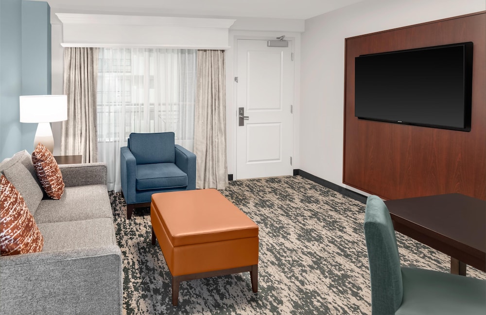 Embassy Suites by Hilton Fort Myers Estero - photo 26