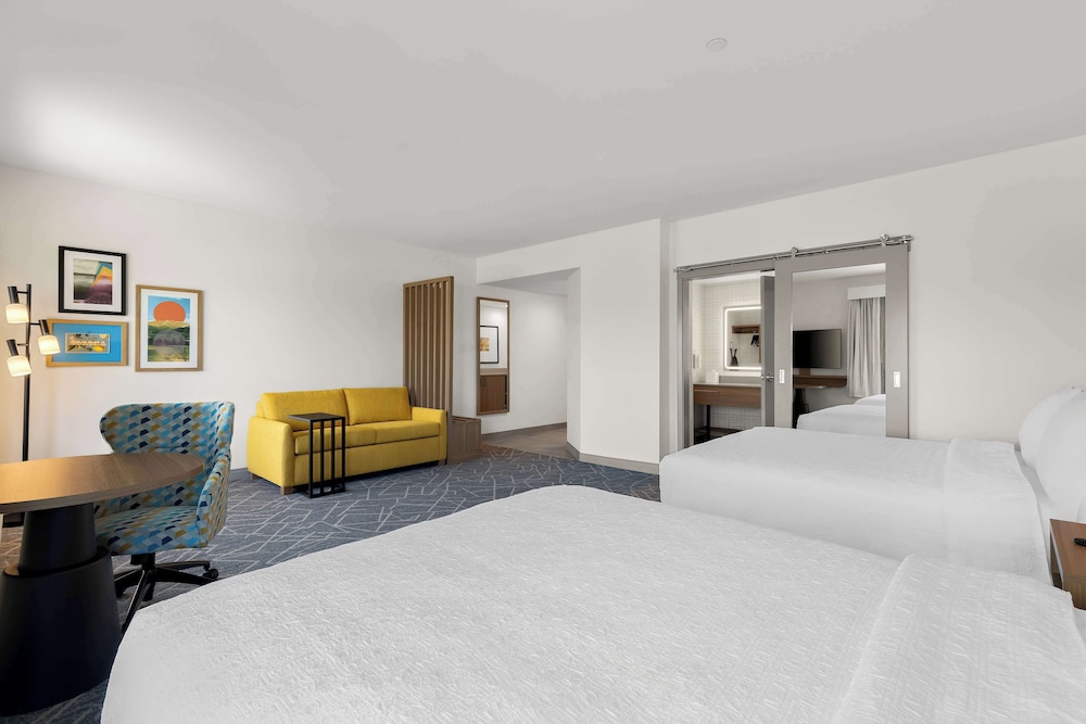 Hampton Inn & Suites by Hilton Corona - photo 24