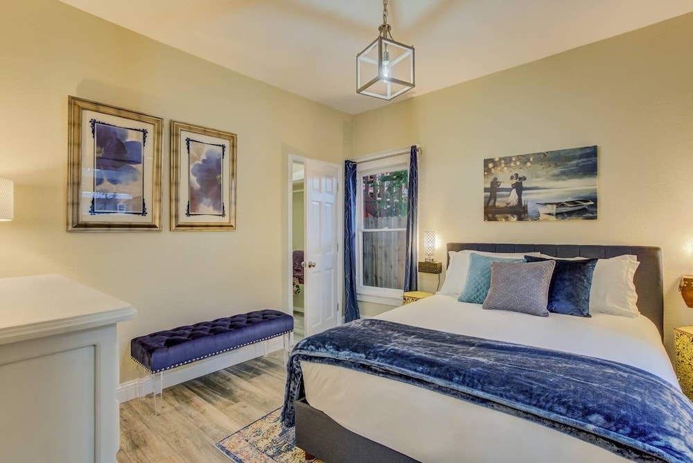 1BR Modern & Chic Bring Your Bikes and Dog in Colorado Springs, United States