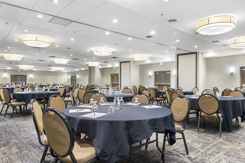 DoubleTree by Hilton Roseville Minneapolis - photo 36