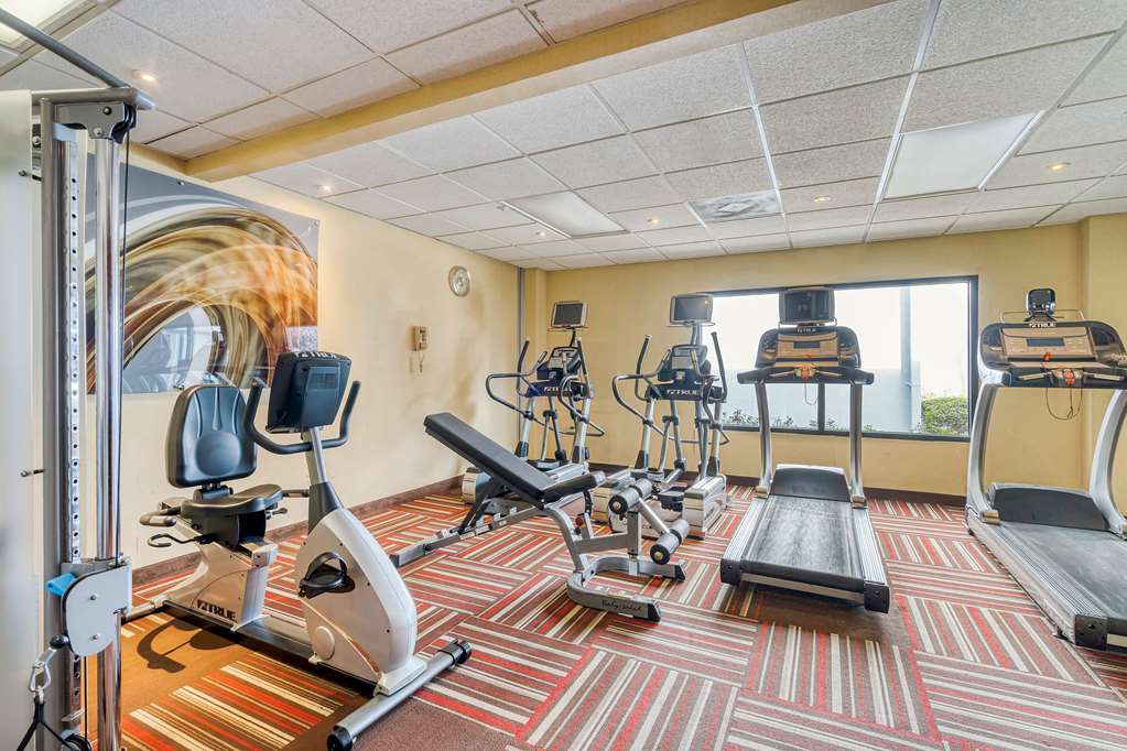 Super 8 by Wyndham Dallas Love Field Airport - photo 9
