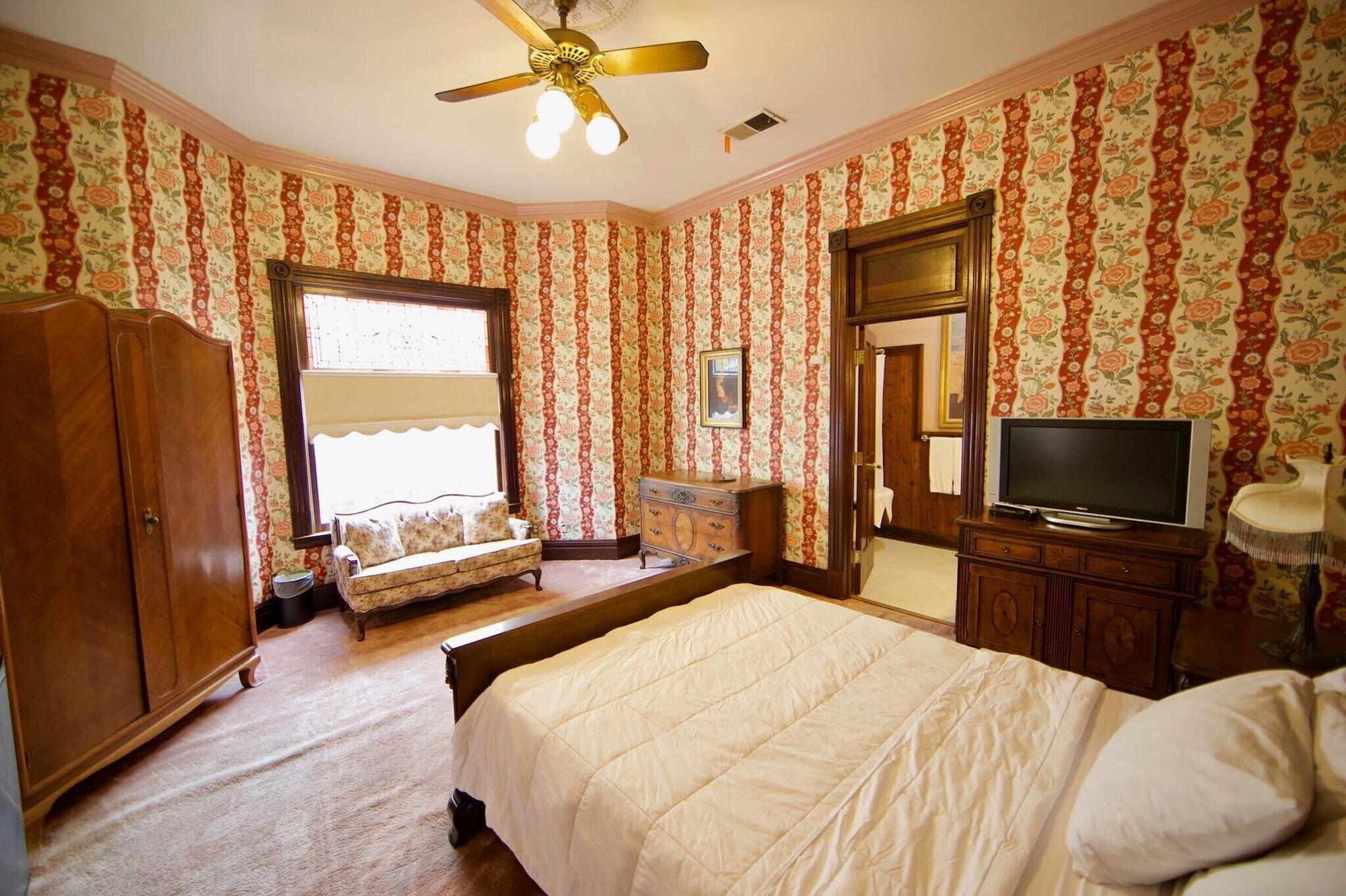 Irwin Street Inn - photo 13