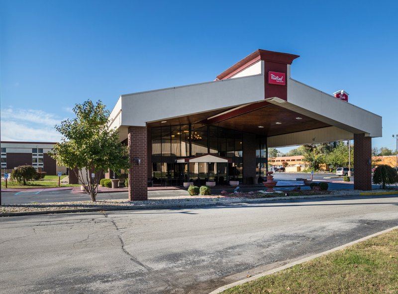 Red Roof Inn & Suites Terre Haute - photo 40