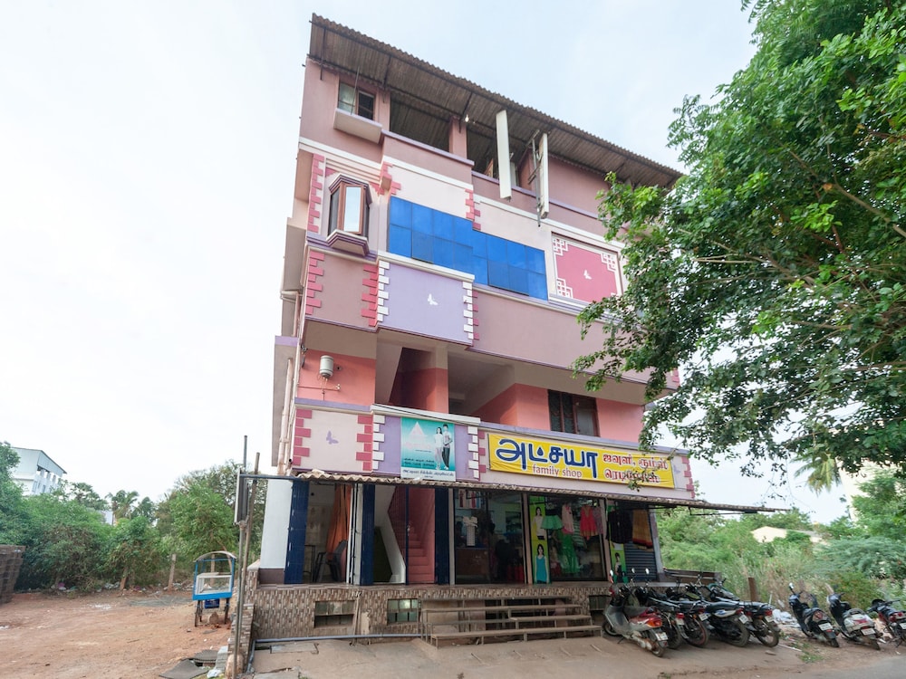 OYO 16692 Atchaya Rooms in Tanjore, India