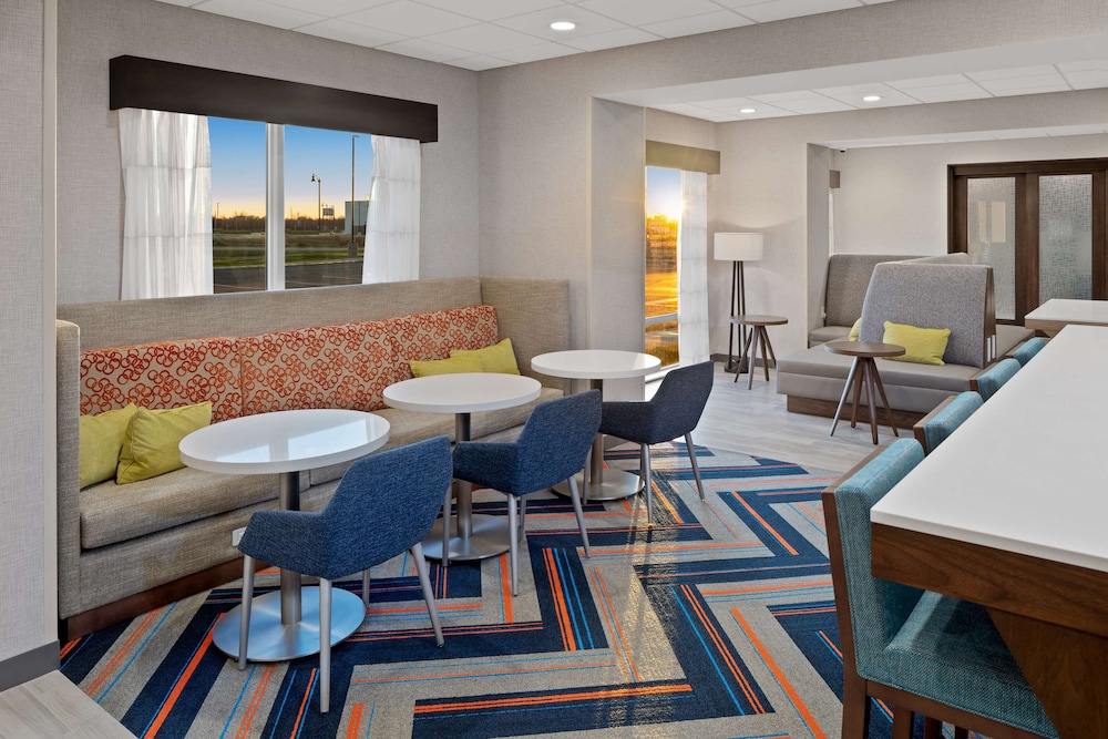 Hampton Inn Circleville - photo 31