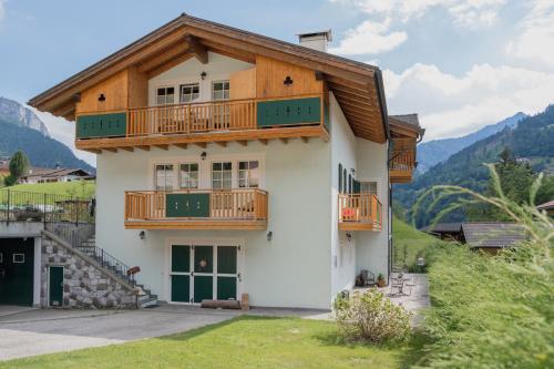La Piccola Casa Verde — 4-Star Luxury Hotel in Canal San Bovo, Italy