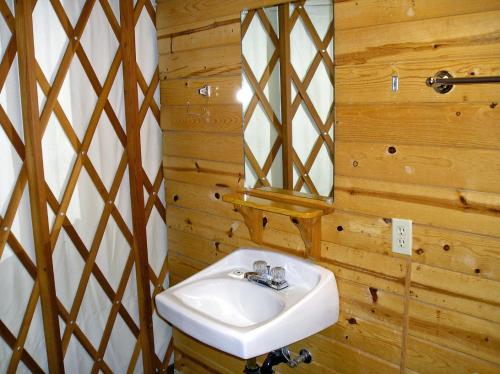 Yosemite Lakes River Yurt 22 - photo 10