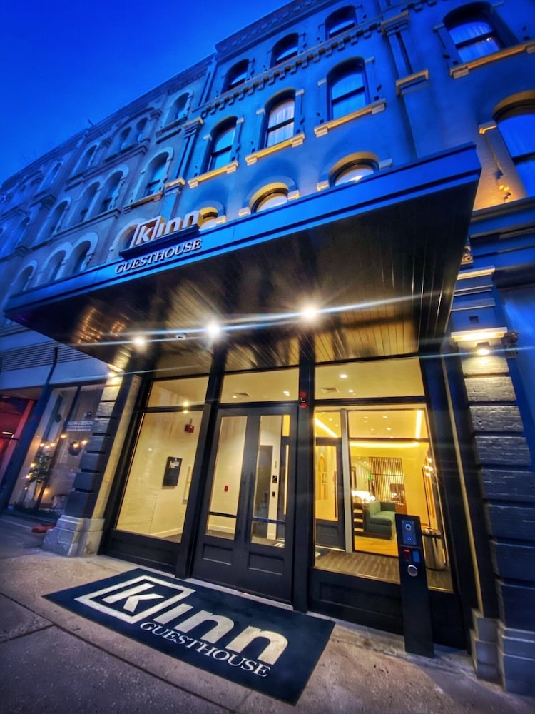 Kinn Guesthouse Downtown — 4-Star Luxury Hotel in Milwaukee, United States