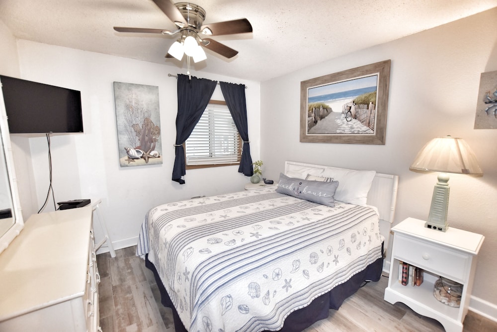 0602 Waters Edge Resort Studio Bedroom Condo by RedAwning - photo 10