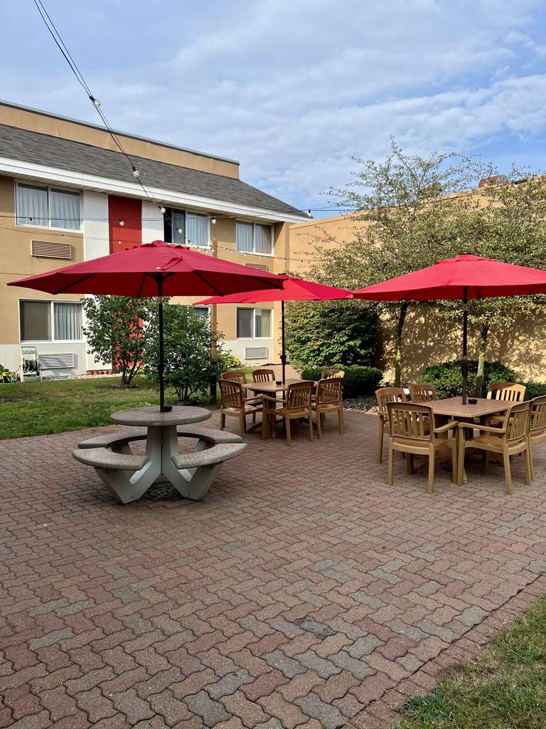 Econo Lodge Wausau Rothschild - photo 33
