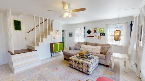 913 Jones Avenue by Tybee Beach Vacation Rentals — 4-Star Luxury Hotel in Tybee Island, United States