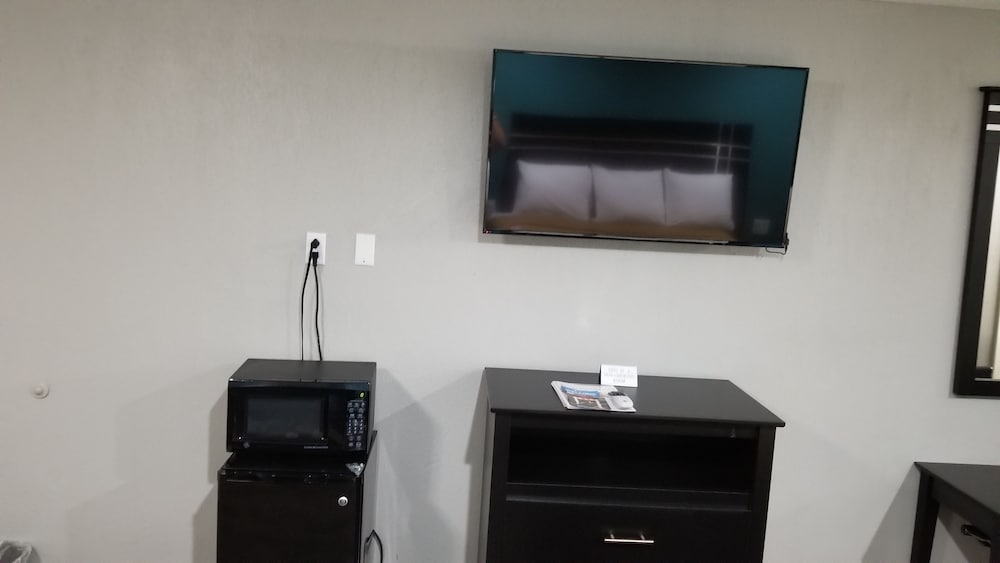 Prestige Inn - photo 2