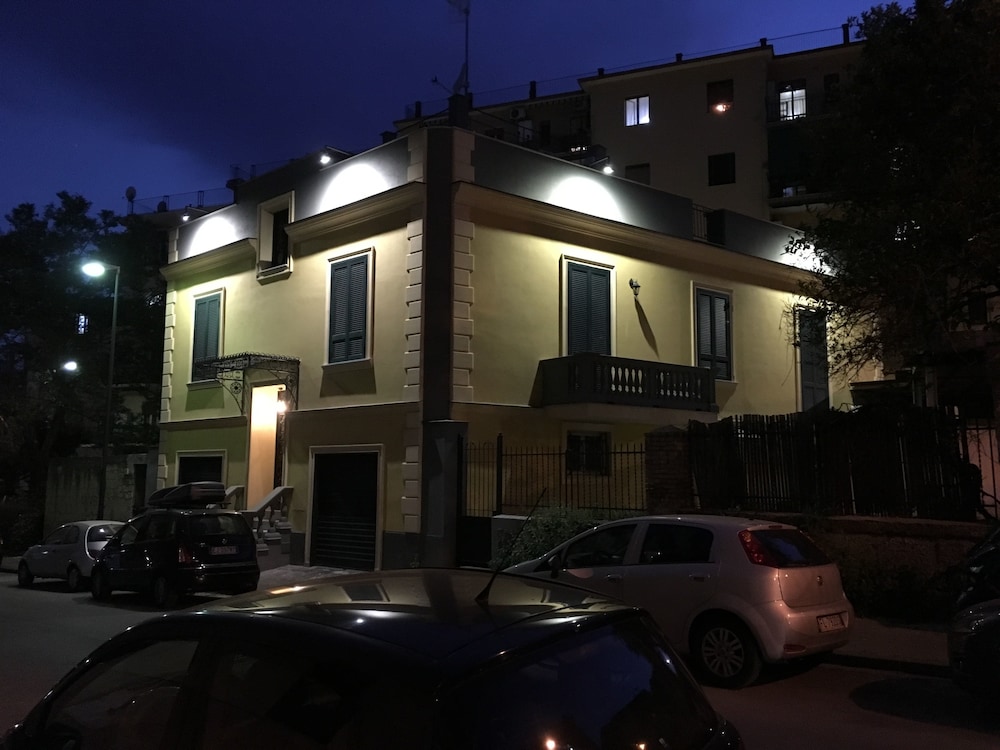 Villa Rosa — 4-Star Luxury Hotel in Naples, Italy