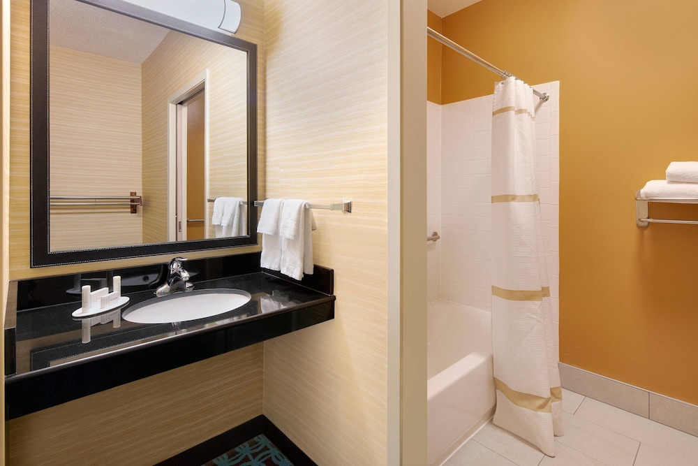 Fairfield Inn & Suites by Marriott Austin University Area - photo 18