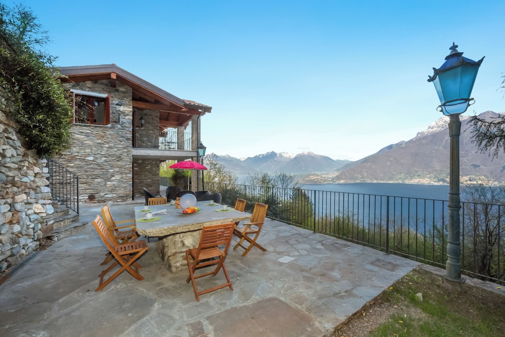 Villa Aquila — 4-Star Luxury Hotel in Pianello Del Lario, Italy
