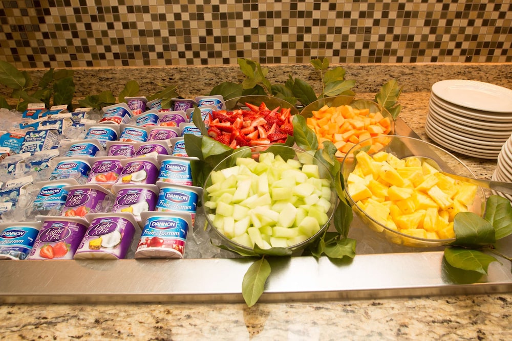 Hilton Garden Inn Dallas Market Center - photo 37