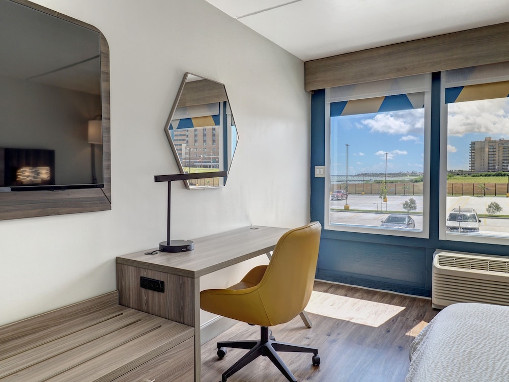 Holiday Inn Express Corpus Christi Beachfront by IHG - photo 12