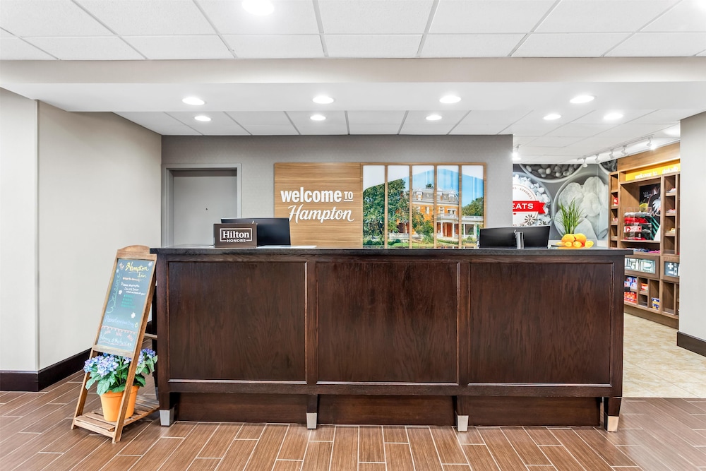 Hampton Inn DeKalb IL - photo 3