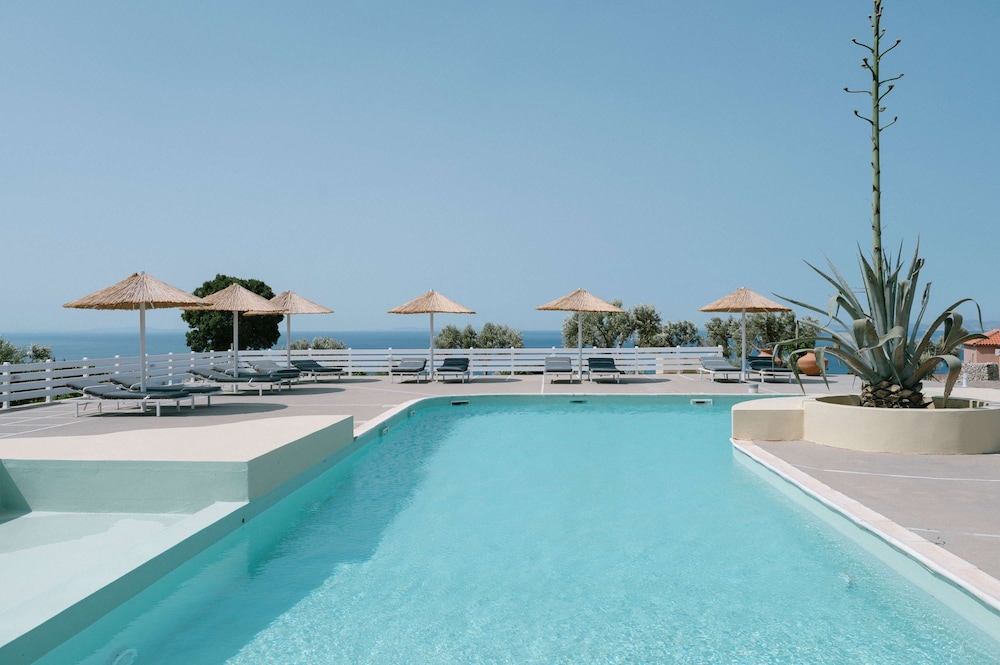 Cozy Gem With Access to a Sparkling Shared Pool — Samos — photo 2
