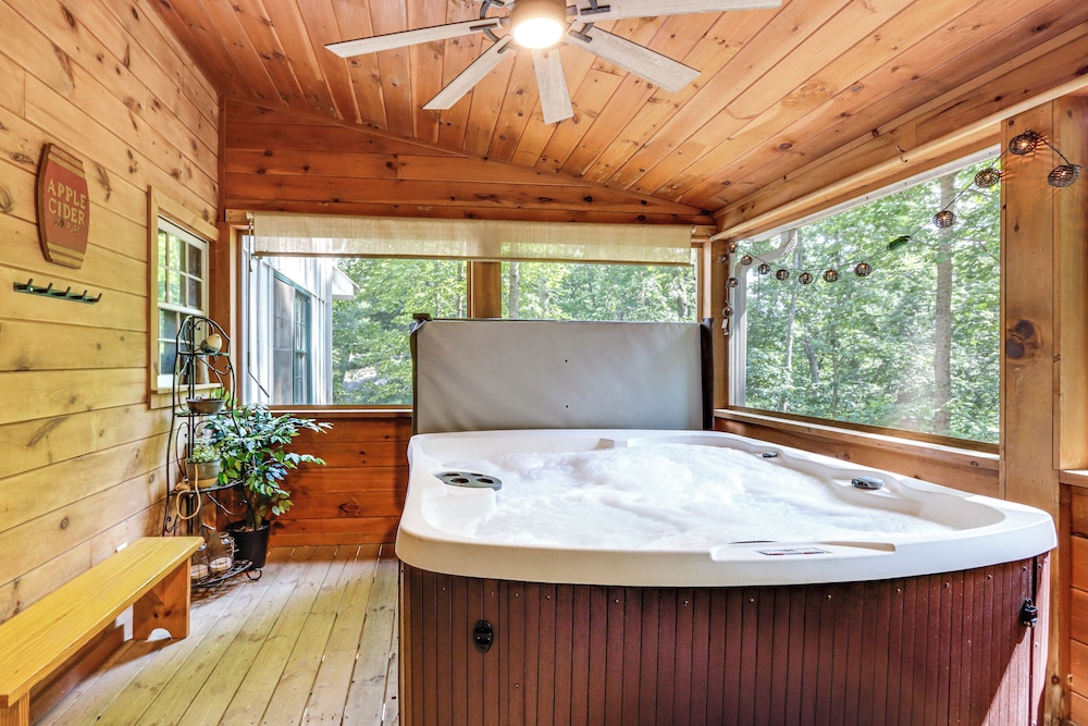 Cozy Ellijay Cabin Hot Tub Yard and Resort Access - photo 27