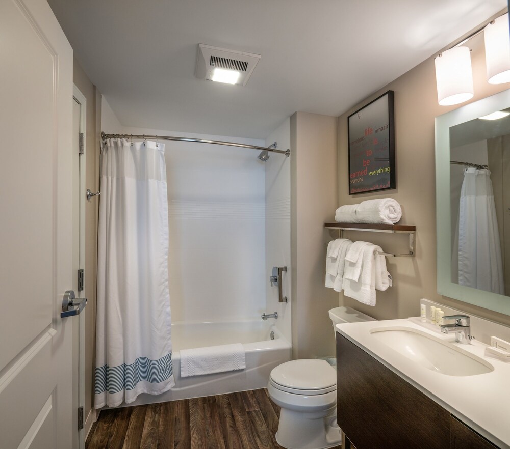 TownePlace Suites by Marriott Milwaukee Oak Creek - photo 25