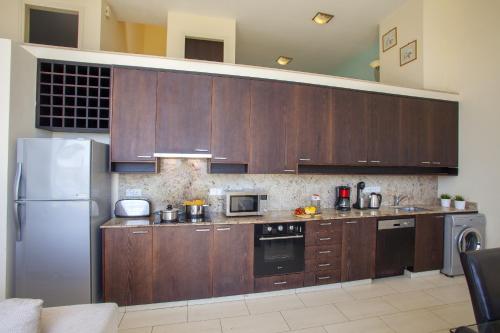 Protaras Seafront Villa Infinte Aretousa — 4-Star Luxury Hotel in Protaras, Cyprus