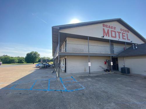 Brass Door Motel Gassville - photo 26