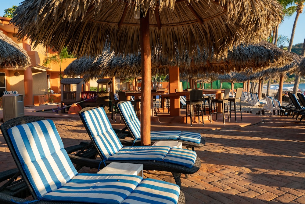 Poolside bar