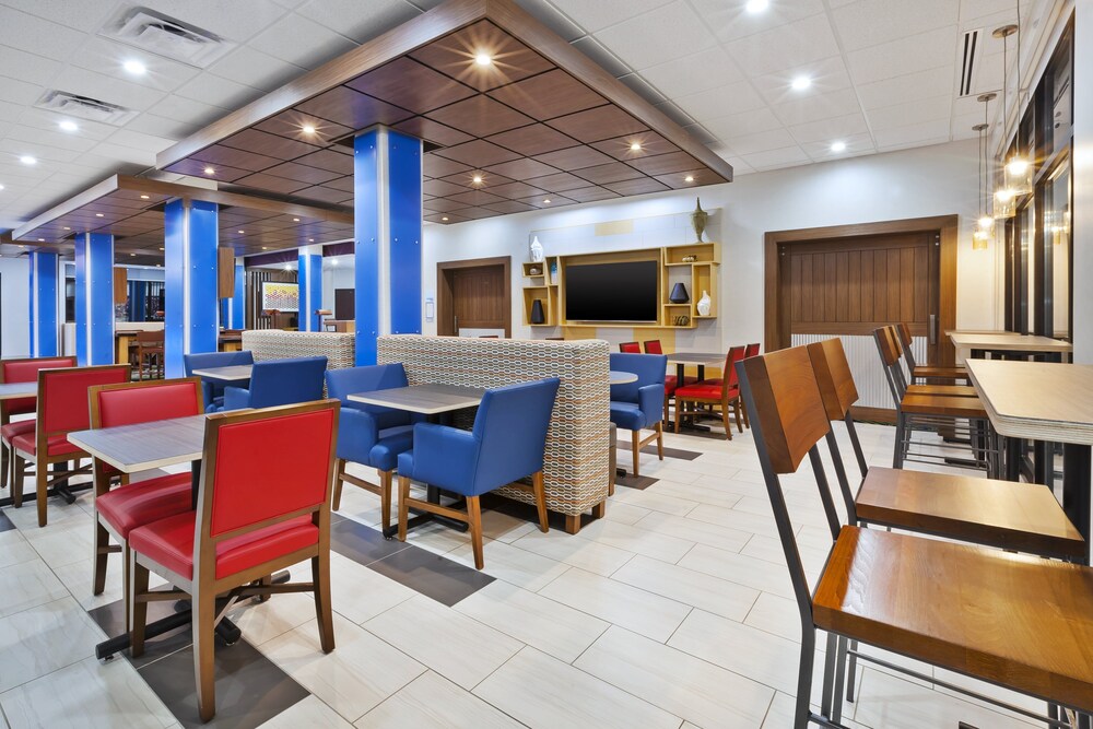 Holiday Inn Express & Suites Painesville Concord by IHG - photo 17