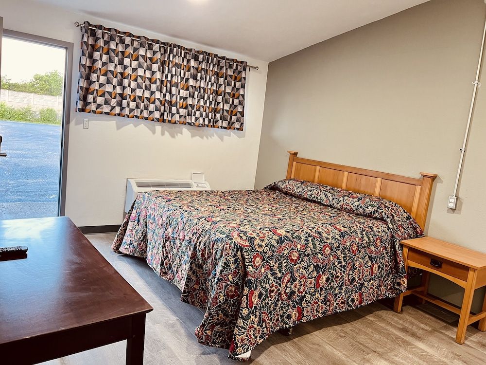 The Express Inn - photo 15