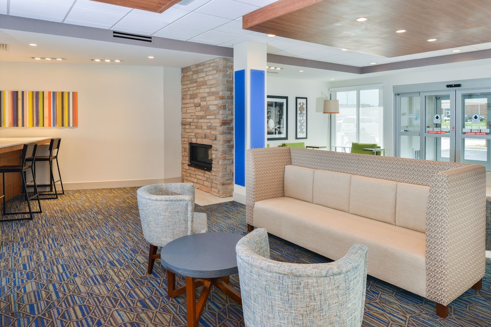 Holiday Inn Express & Suites Chadron an IHG Hotel - photo 5