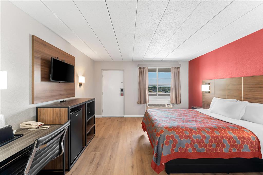 Econo Lodge Cranston Providence - photo 21