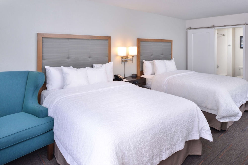 Hampton Inn Portland East - photo 14