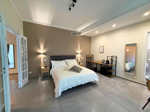 Vk Rooms — 4-Star Luxury Hotel in Bari, Italy