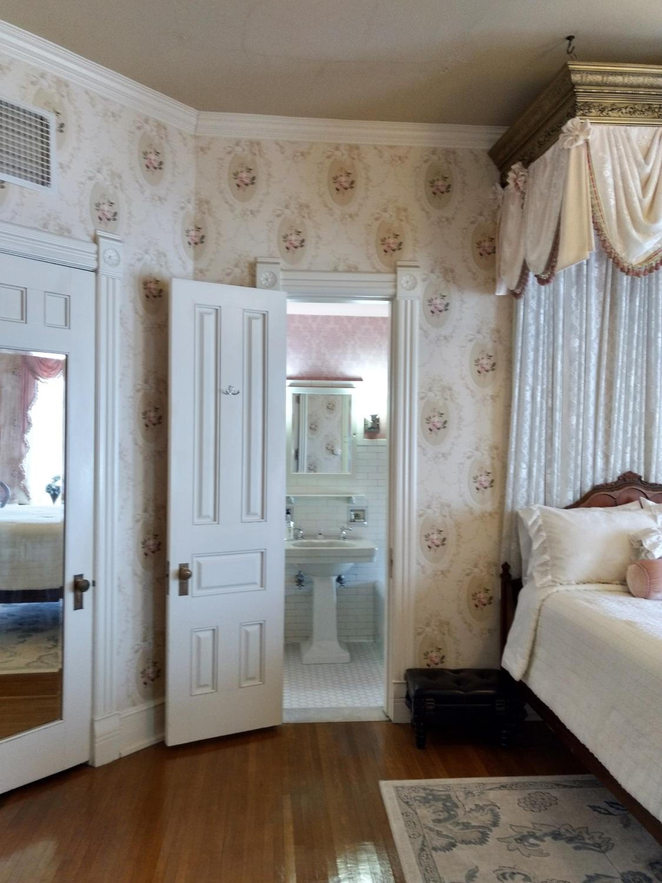 Alexander Mansion Bed and Breakfast - photo 12
