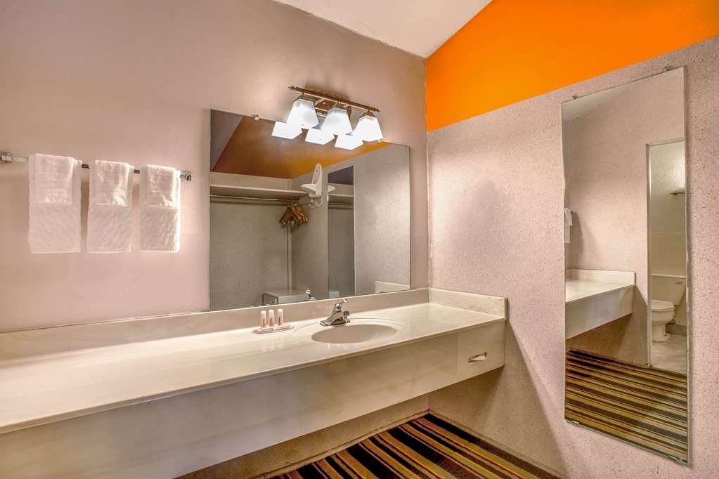 Howard Johnson by Wyndham Phoenix Airport Downtown Area - photo 8
