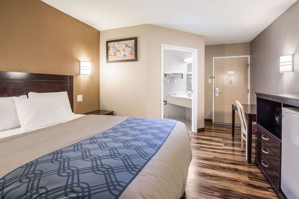 Econo Lodge Morristown - photo 13