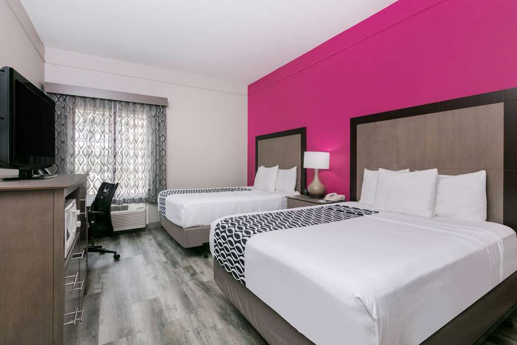 La Quinta Inn & Suites by Wyndham Fredericksburg - photo 12
