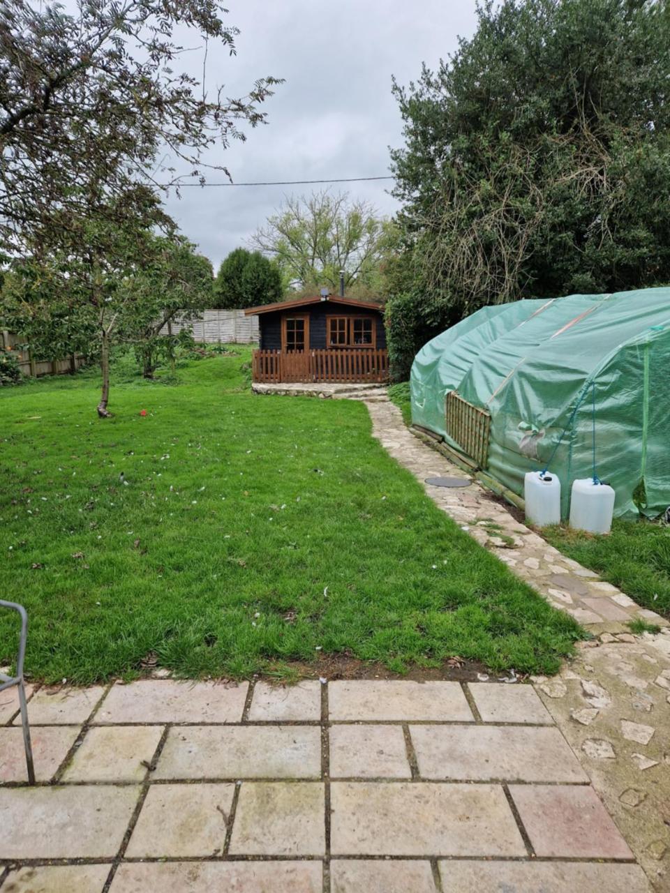 The Cabin A Very Quiet Location 20701366 — Pewsey