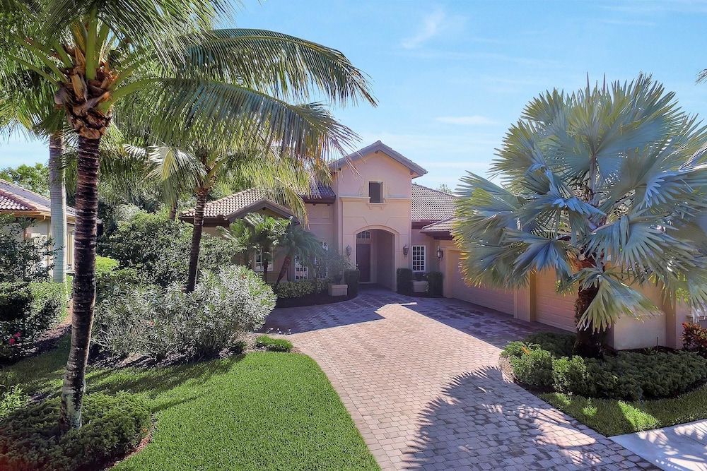 MAJ8978 4 Bedroom Holiday Home by Marco Naples Vacation Homes — 4-Star Luxury Hotel in Naples, United States