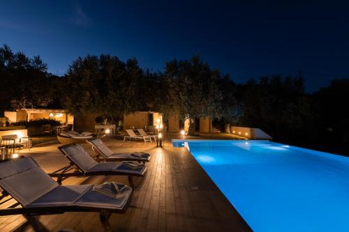 Helorus Noto Gioi Villa Con Piscina — 4-Star Luxury Hotel in Noto, Italy