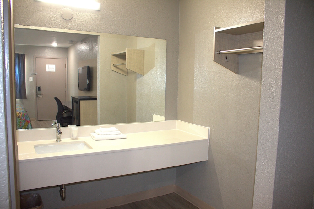 Super 7 Inn Dallas Near Duncanville - photo 3