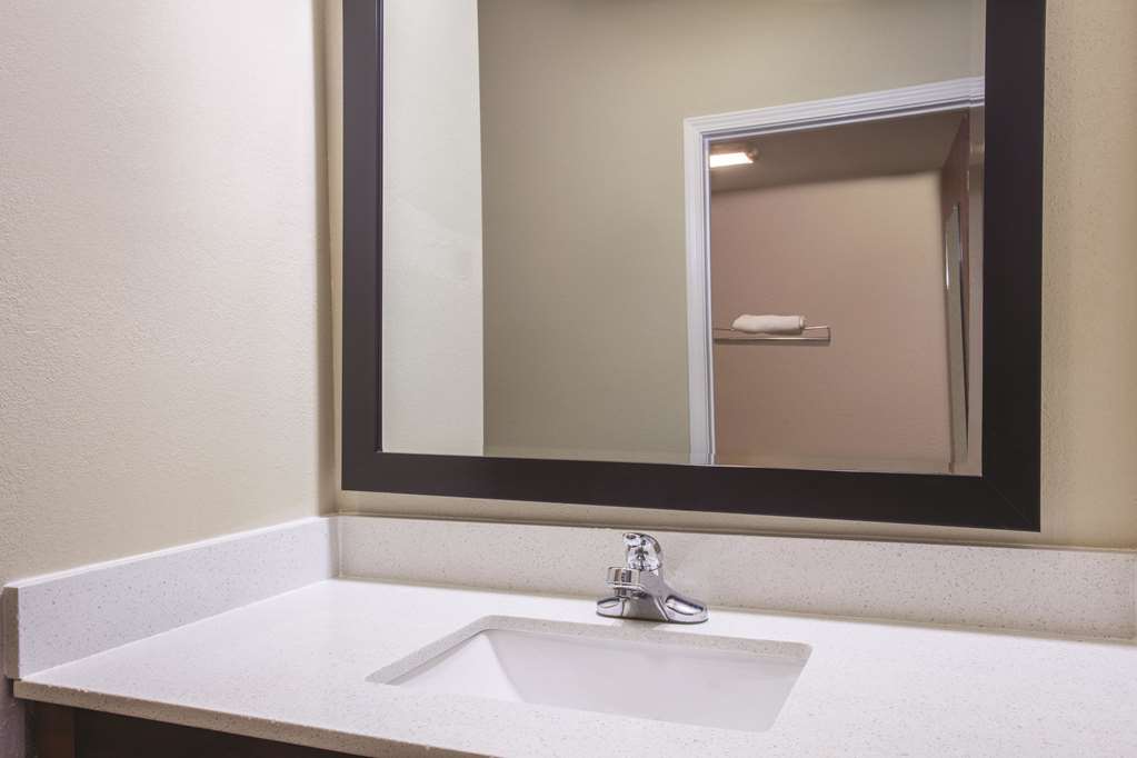 Baymont by Wyndham Moss Point Pascagoula - photo 15