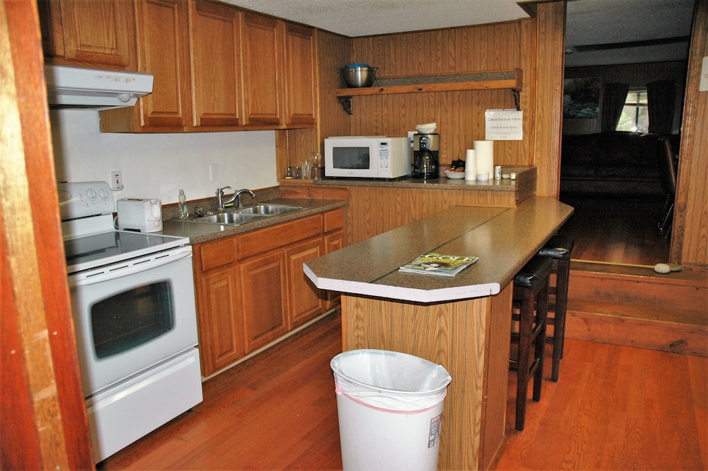 Gwin's Lodge & Roadhouse Est. 1952 - photo 23