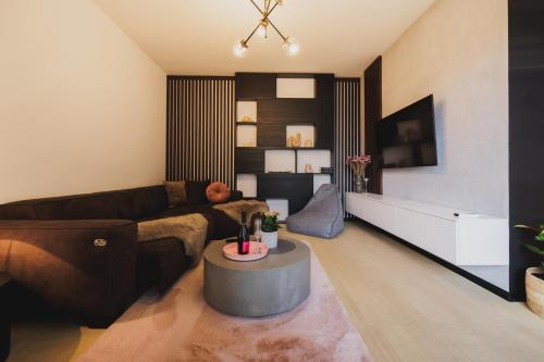 Rose Luxury Apartment & 24H Self Check In With Private Parking — 4-Star Luxury Hotel in Banska Bystrica, Slovakia